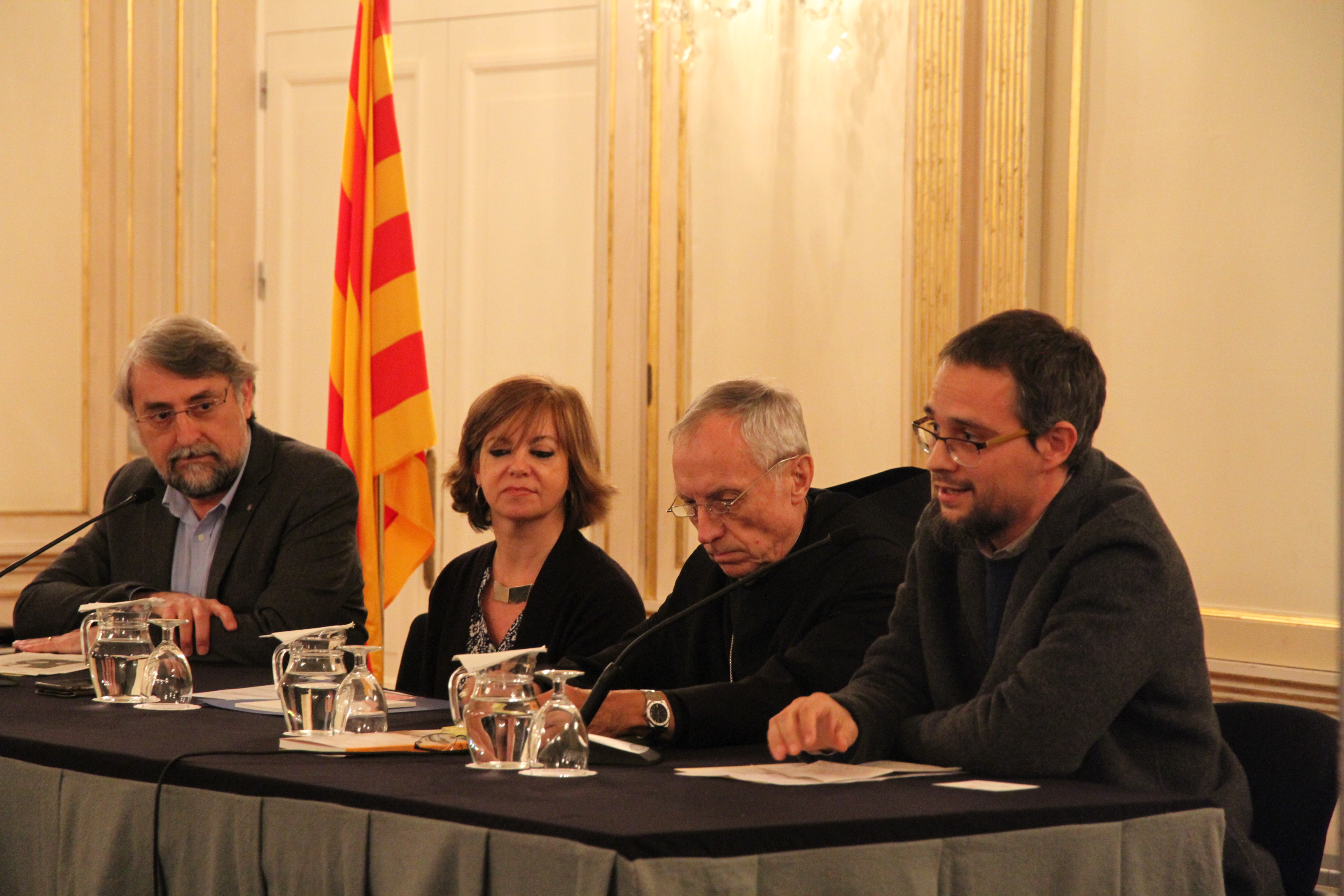Dídac P. Lagarriga ha presentat Notker Wolf per parlar sobre l'amistat interreligiosa i els refugiats - Foto: Generalitat de Catalunya - 1